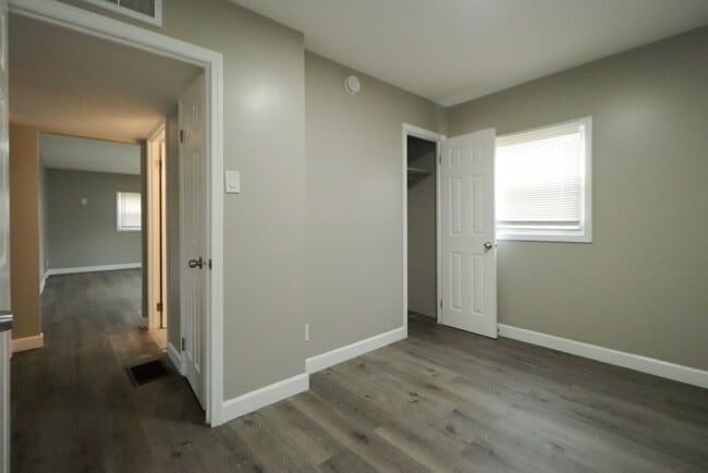 Building Photo - Charming Newly Updated 3 Bedroom Home