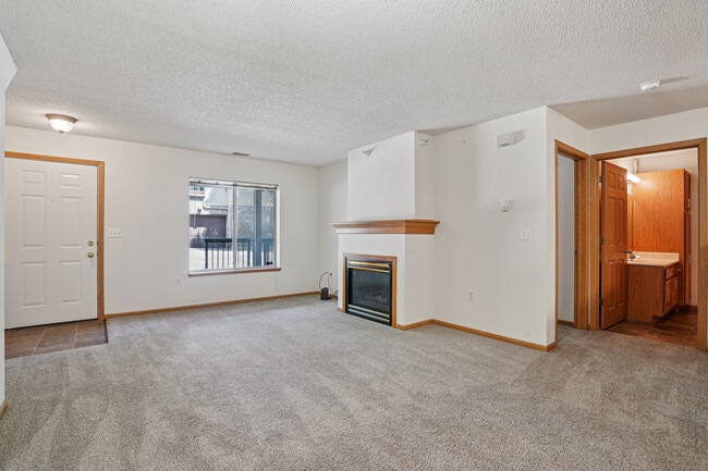 Building Photo - Promenade Oaks