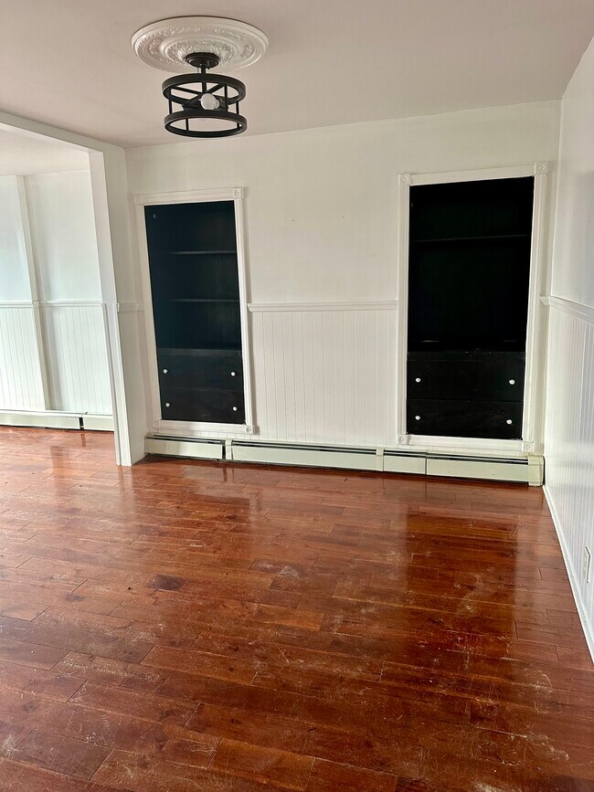 Building Photo - 556 2nd St