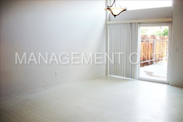 Foto del edificio - 5345 Bell Ave