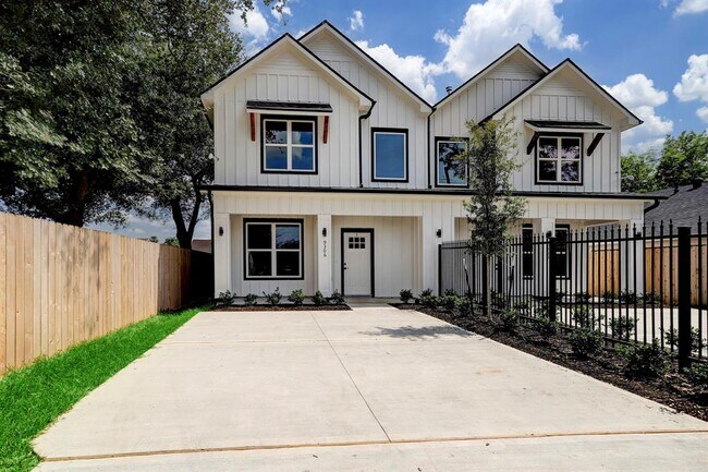 Building Photo - 9306 E Avenue L