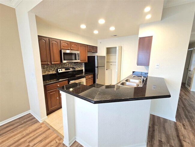 Foto del edificio - 6000 Shepherd Mountain Cove