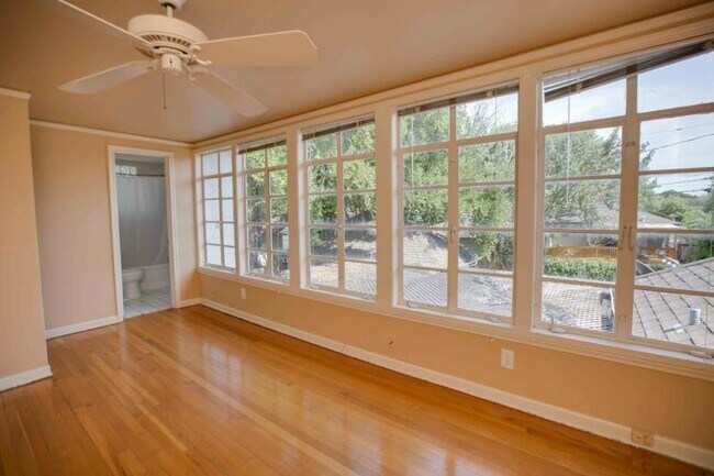 Building Photo - 333 Camellia Dr