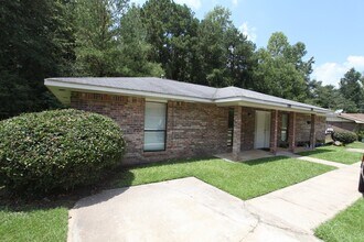 Building Photo - 1338 Hampton Dr