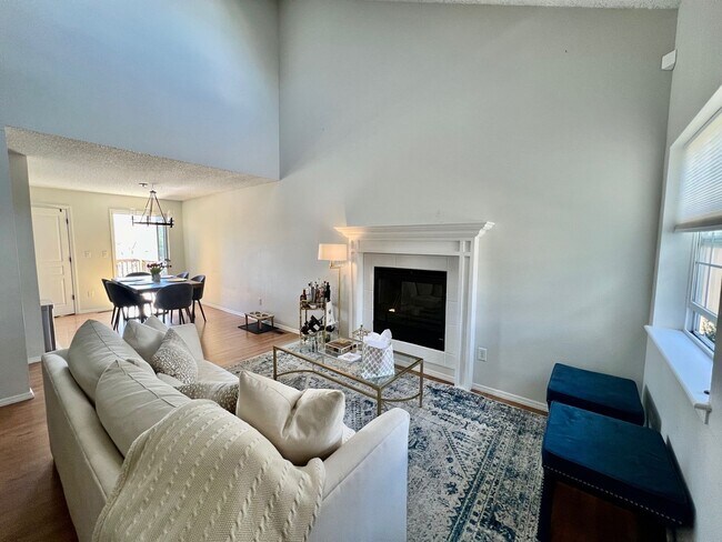 Foto del edificio - Gorgeous 4 Bedroom Home in Wagon Trails Neighborhood with Walking Trail Access!