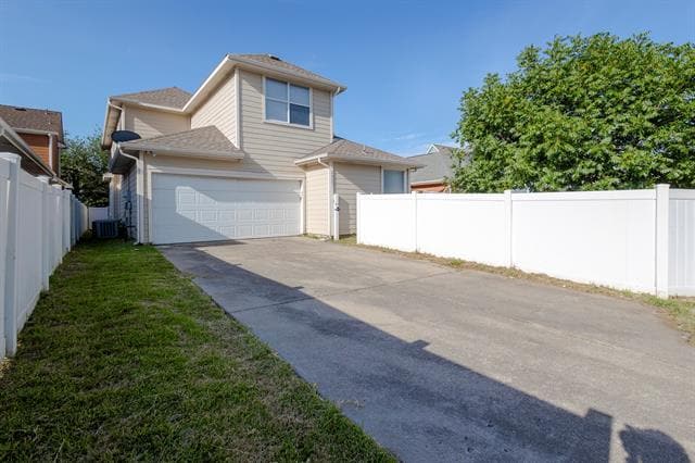 Building Photo - 1821 Forsythe Dr