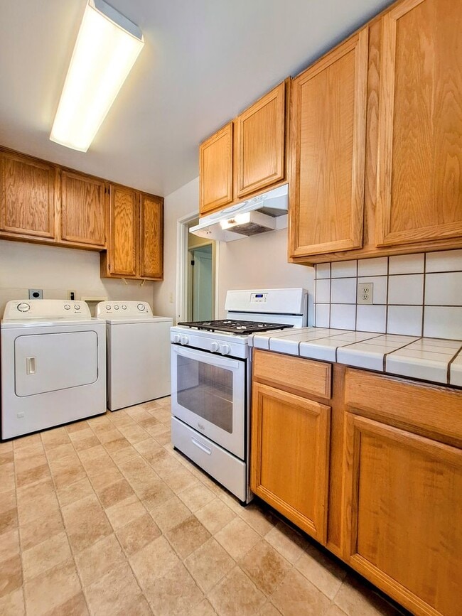 Building Photo - Country Style 3bd Home With Detached Garage