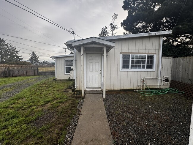 Building Photo - 1705 Quaker St