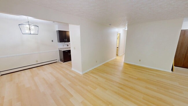 Building Photo - Remodeled Canfield Apartment for Rent - Up...
