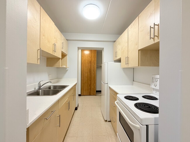 Building Photo - 2 BED / 1 BATH APARTMENT FOR SENIORS – $1,209 ALL UTILITIES INCLUDED