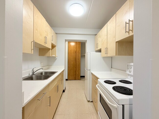 Photo du bâtiment - 2 BED / 1 BATH APARTMENT FOR SENIORS – $1,209 ALL UTILITIES INCLUDED