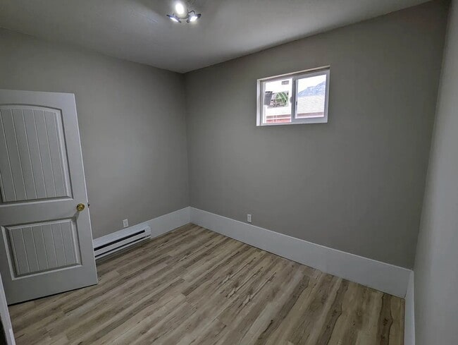 Building Photo - 1025 500 N