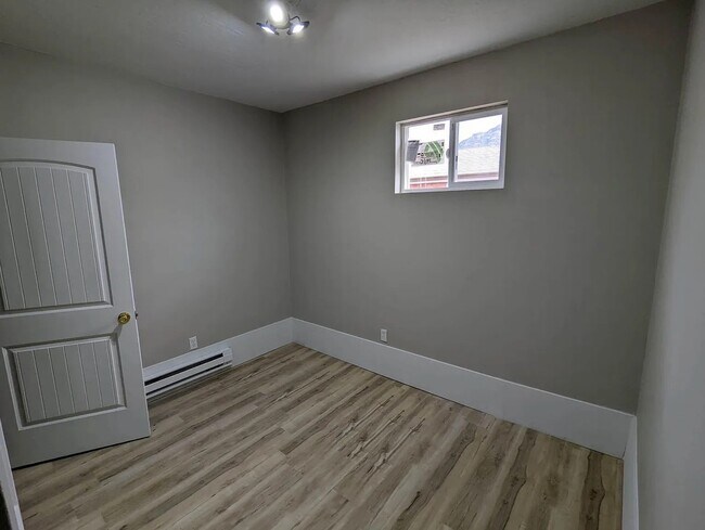 Foto del edificio - 1025 500 N