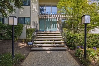 Building Photo - 73 3rd St