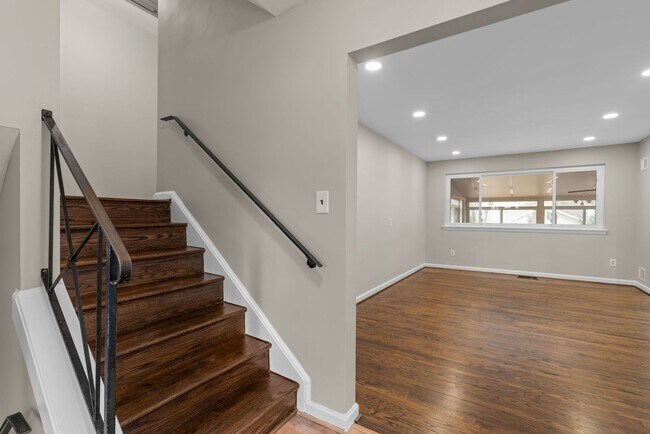 Foto del edificio - 4 Bed 3 Bath - Takoma Park Split Level - Move In Ready