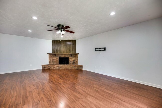 Building Photo - 5105 Aztec Dr