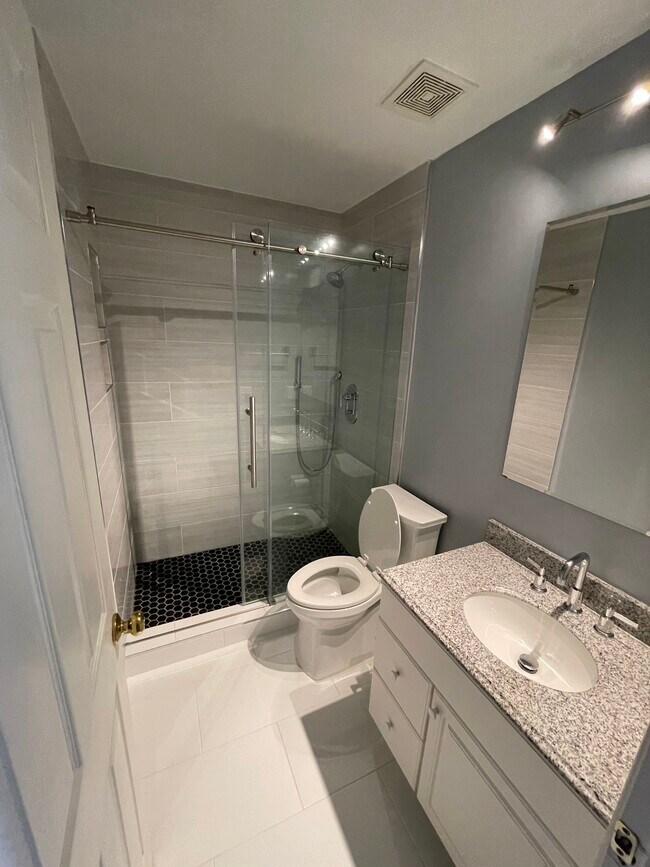 Building Photo - 4105 Lexington Ct