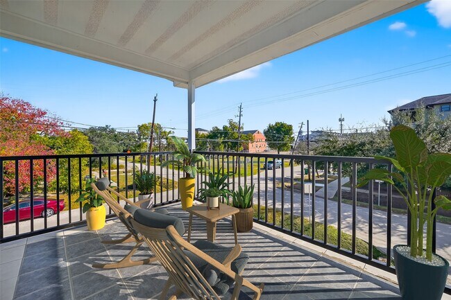 Foto del edificio - 2202 Hutchins St