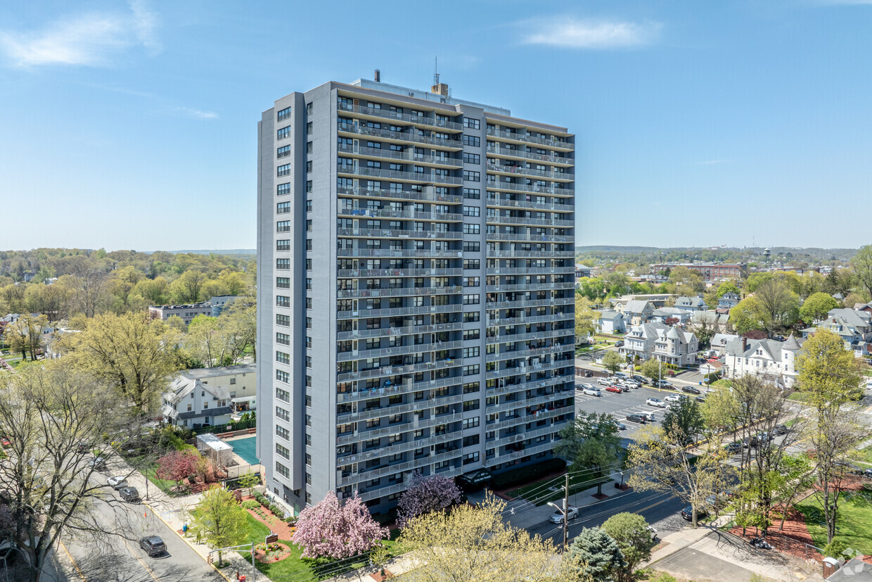 285 Aycrigg Ave - Carlton Tower