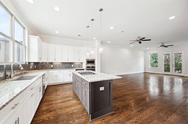 Foto del edificio - 1230 W 25th St