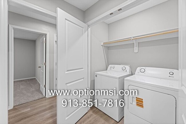 Building Photo - Fresh 3 Bedroom, 2 Bathroom Half Duplex