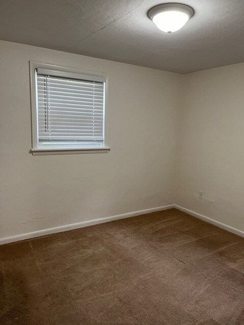 Foto del edificio - 4810 Charles Rd