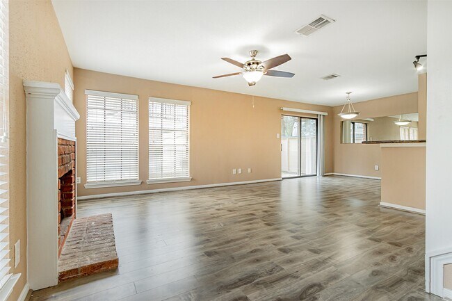 Foto del edificio - 2211 S Kirkwood Rd