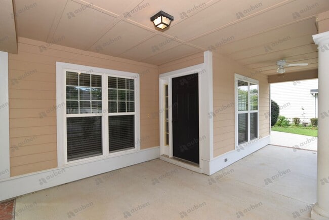 Building Photo - JUST REDUCED - $1750 - 4 bed/2.5 bath sing...