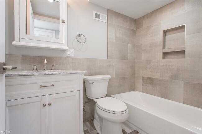 Building Photo - 3 br, 2 bath Triplex - 730 N 16th ST Unit 1