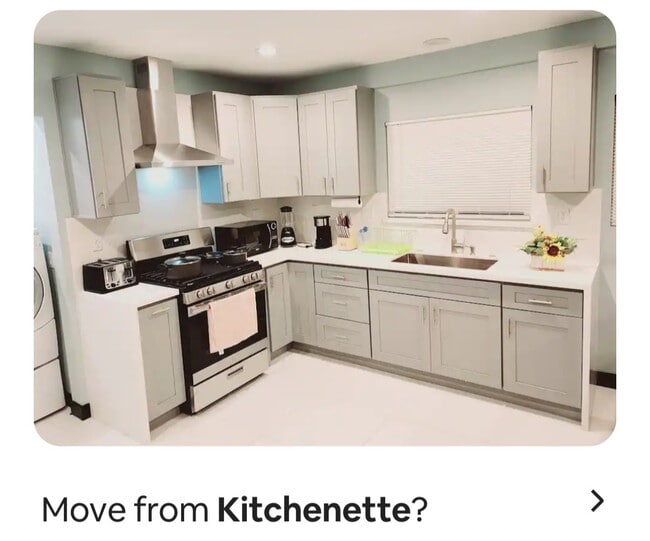 Kitchen - 1766 W Goodhue Ave House