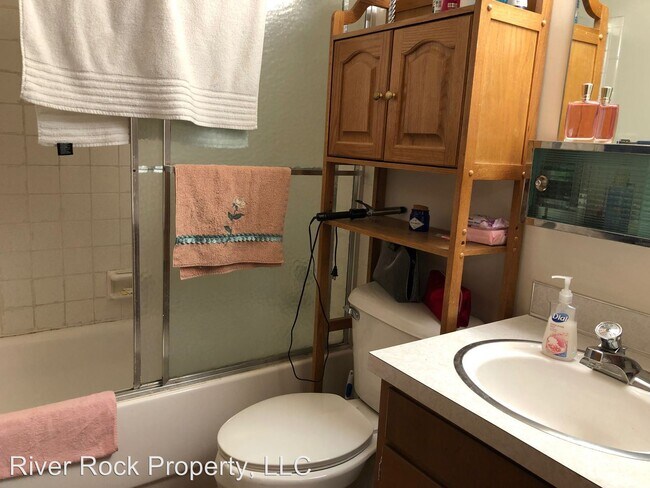 Foto del edificio - 1002 Oak St N