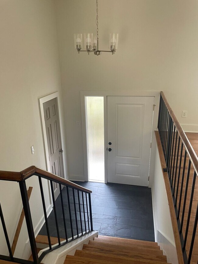 Building Photo - Completely Renovated 4Bath/2Bed Home in Cl...