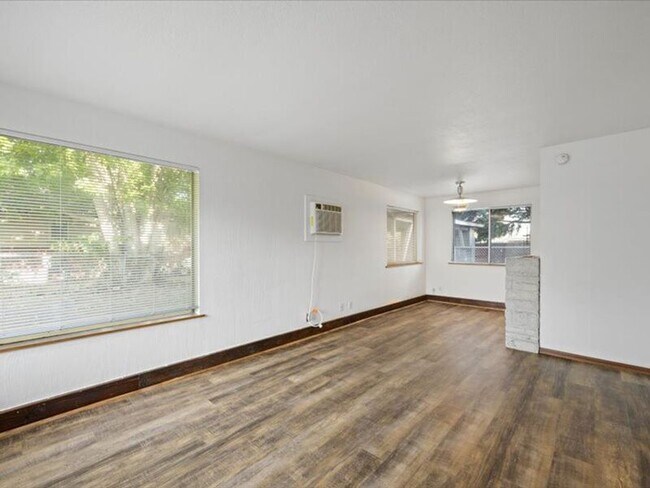 Building Photo - 2620 W Clearwater