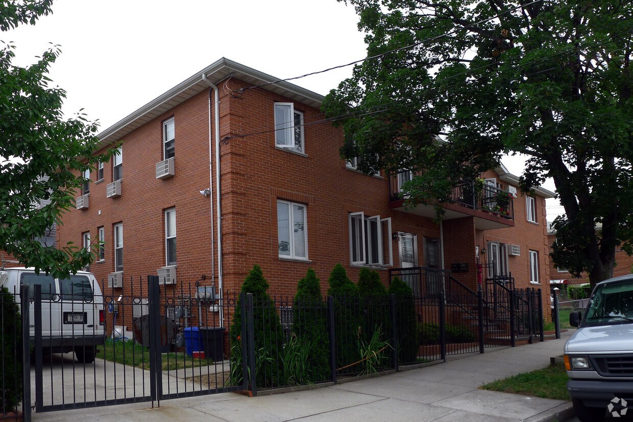 54 121st St, College Point, NY 11356 Apartments in College Point, NY