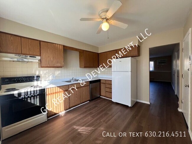 Foto del edificio - ***HUNTLEY / 2 BDRM / APPL INCL / COIN LAU...