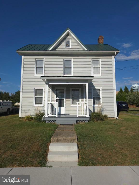 Building Photo - 10 Maple Ave
