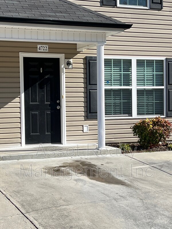 Foto principal - 4722 Forest Landing Way