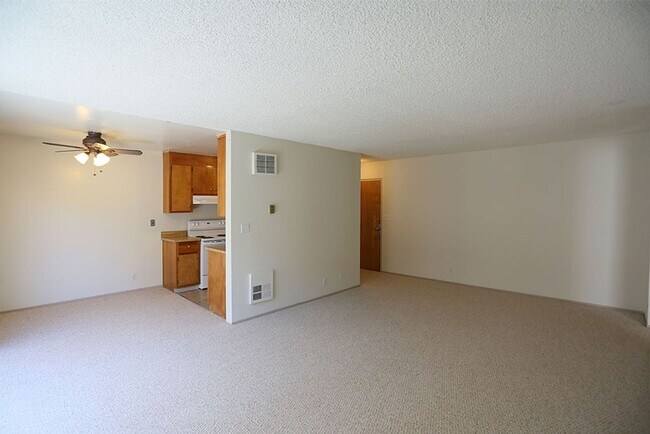 Foto del edificio - OPEN HOUSE: Sunday (8/10) 12:00pm-12:30pm....