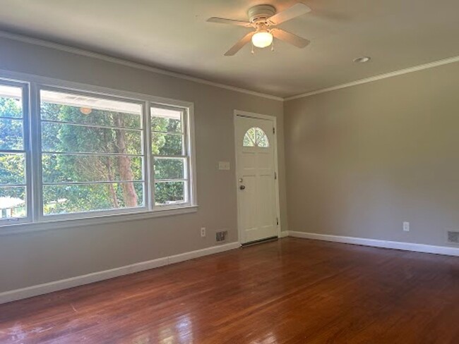 Building Photo - 3 Bed 2 Bath in Decatur!