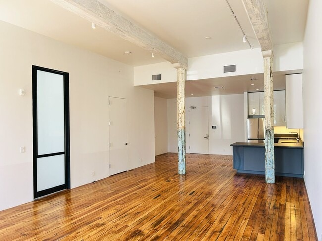 Building Photo - Historic Charm, Modern Luxury, 1 bedroom c...