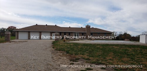 Primary Photo - 12924 Leavenworth Rd