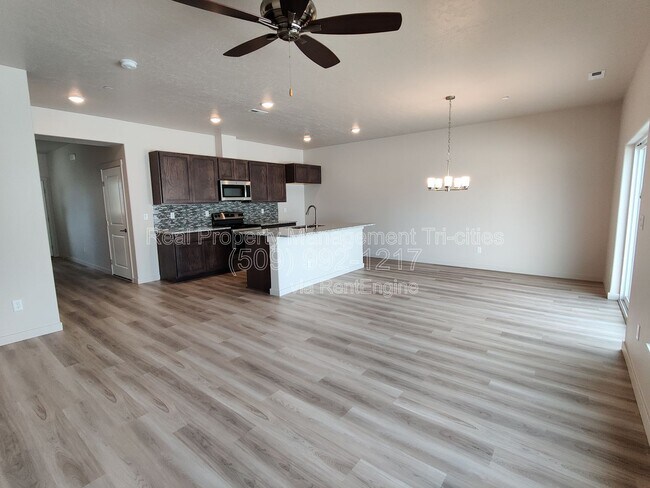 Foto del edificio - 3918 W 5th Pl