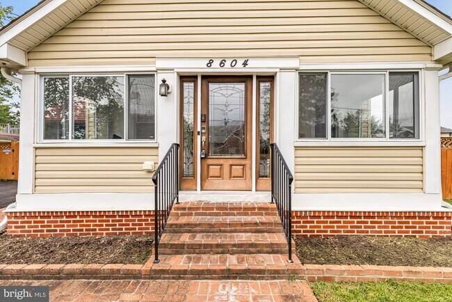 Foto del edificio - 8604 Woodlawn Ct