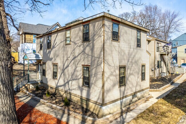 Building Photo - 685 19th St