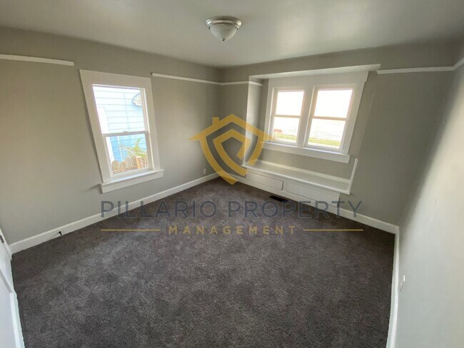Foto del edificio - 3 Bedroom/1 Bathroom House on the North Si...