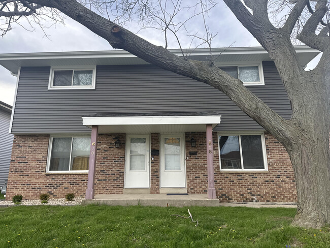 Building Photo - 608 Manistique Ave