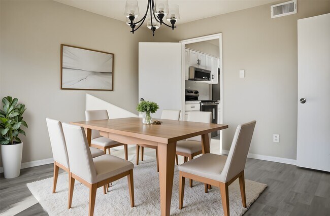 Foto del edificio - 14545 Misty Meadow Ln