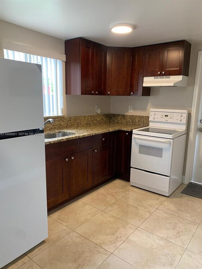 Foto del edificio - 19121 NE Miami Ct