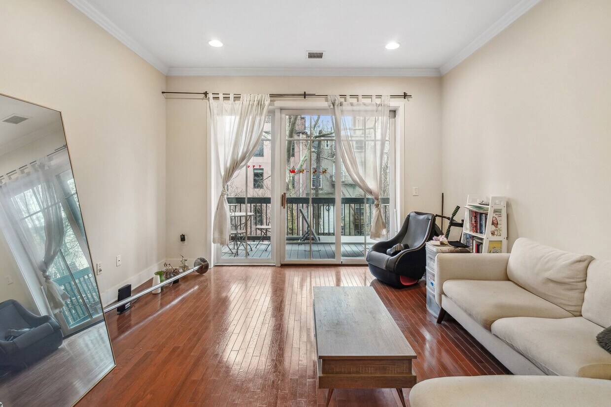 Primary Photo - 61 Grand St