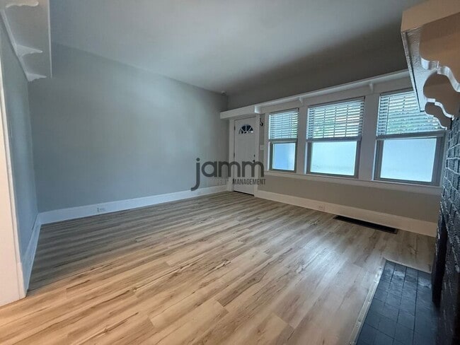 Building Photo - 1441 W 58th St
